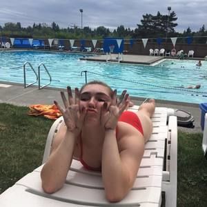 Meet your Posher, Alexis